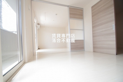 【洋室】 | グレイスコート | 明るくて使いやすいお部屋