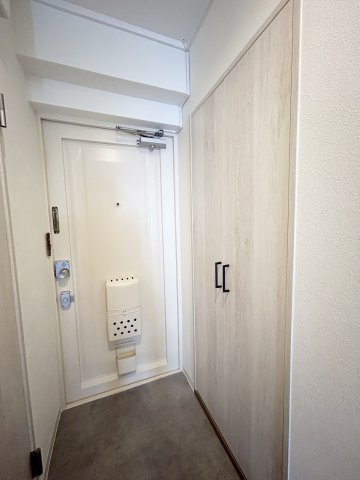 【Re Dream】山科ハイツの玄関|明るい玄関です！ダブルロックで防犯面も安心！

室内（2024年6月）撮影