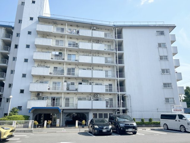 【Re Dream】山科ハイツの外観|【現地】
お電話でご予約いただけましたら、お仕事終わりの遅い時間などお客様のご都合に合わせてご対応させていただきますのでお気軽にお問い合わせください！

現地（2023年11月）撮影
