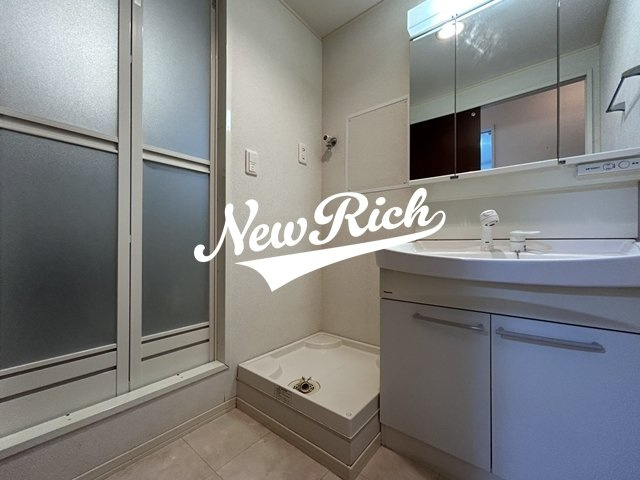 前橋市高井町１丁目のアパートの独立洗面台