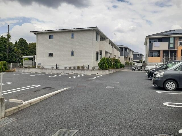 町田市山崎町のアパートの駐車場