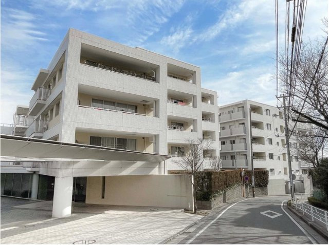 横浜市中区滝之上の中古マンションの外観|仲介手数料無料！お気軽にお問合せくださいinfo@kenone.co.jp /08070587312
