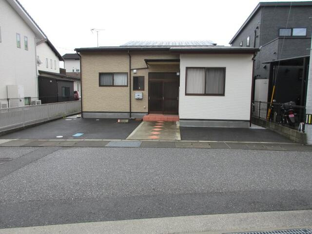 香南市野市町西野　中古平屋の外観|落ち着いた街並みに馴染むシンプルな外観