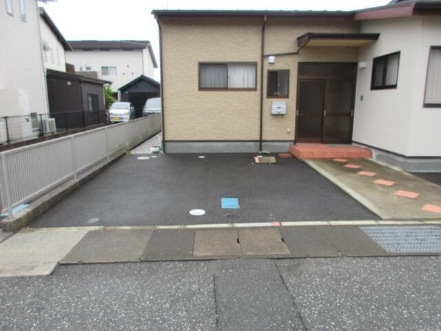 香南市野市町西野　中古平屋の駐車場|駐車しやすい配置で日々のストレス軽減