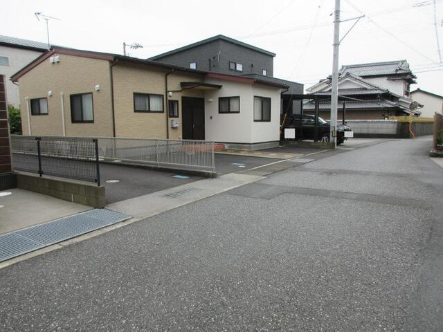 香南市野市町西野　中古平屋の前面道路含む現地写真|落ち着いた住環境でゆったり暮らせます