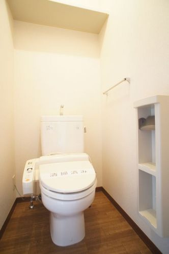 バリュージュ近藤Bのトイレ|ゆったりとした空間のトイレです　反転