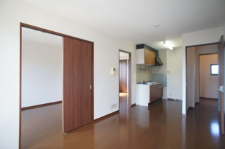 【居間・リビング】 | バリュージュ近藤B | 使いやすいリビングです　反転