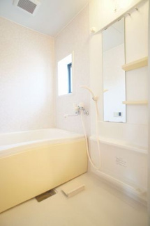 【浴室】 | バリュージュ近藤B | 日々の暮らしに欠かせないお風呂です　反転