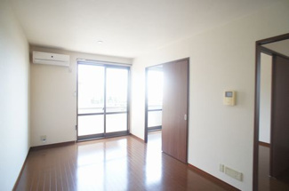 【バルコニー】 | バリュージュ近藤B | 開放的で明るい空間を演出してくれるバルコニーです　反転