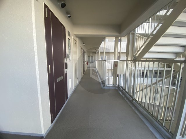 エクセラート高井田のロビー