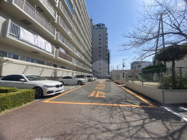 エクセラート高井田の駐車場