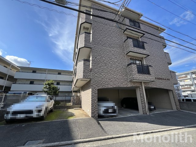 エバーグリーン泉ヶ丘２号館の駐車場