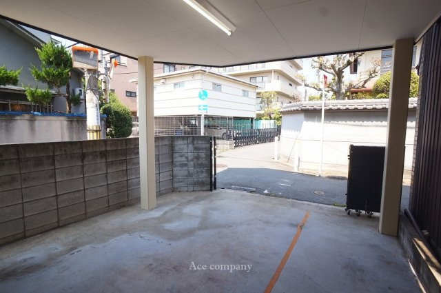 【駐車場】 | 東大阪市荒川3丁目 | 塀に囲まれておりますのでプライバシーも確保出来ます♪