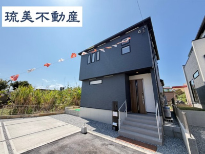 【外観】 | 金武町金武（全4棟）3号棟 | 3号棟　並列駐車2台＋お庭付き♪