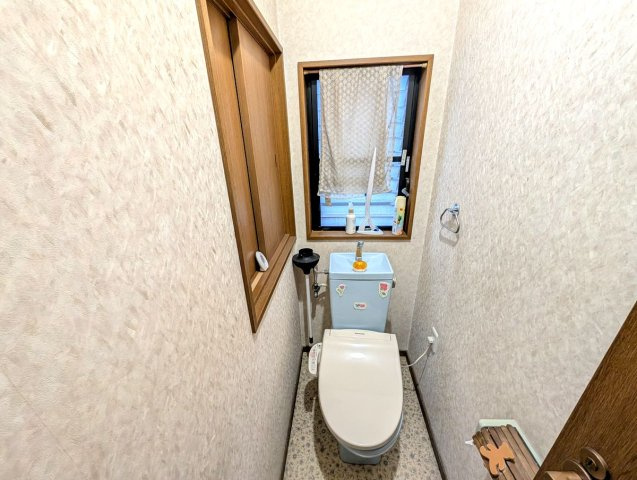 泉大津市東助松町４丁目戸建のトイレ|2階トイレ