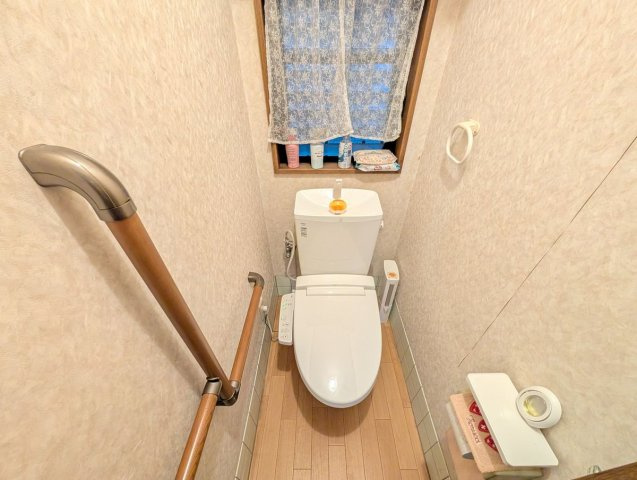 泉大津市東助松町４丁目戸建のトイレ|1階トイレ