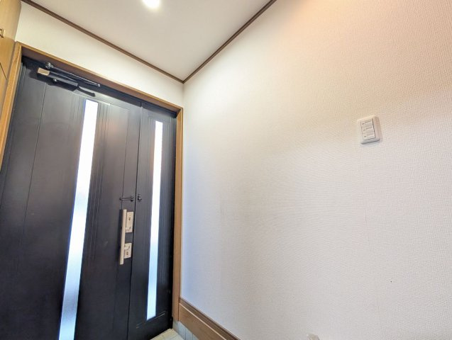 泉大津市東助松町４丁目戸建の玄関|前面道路側玄関