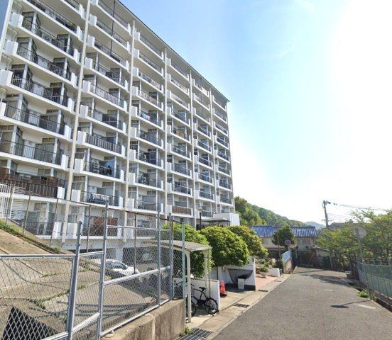 パラッシオ岡本の外観|お陽さまの光をさわやかな風をたっぷりとりこめます
