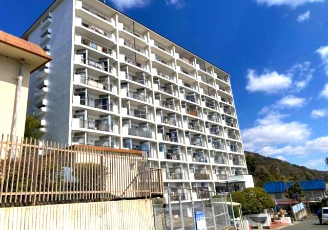 パラッシオ岡本の外観|角部屋ならではの三面採光！陽のあたる時間が長く、冬でも暖かいです