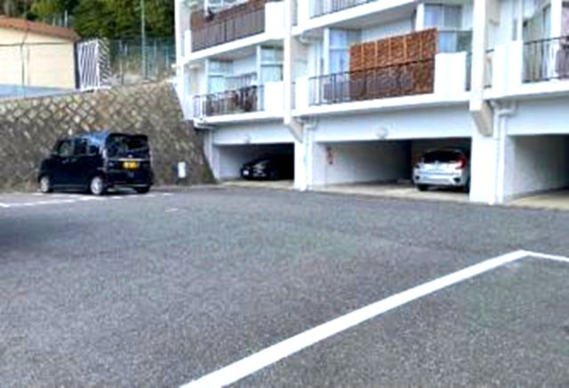 パラッシオ岡本の駐車場|自然の潤い、親しみやすさといった暮らしを豊かにしてくれる住空間です。
