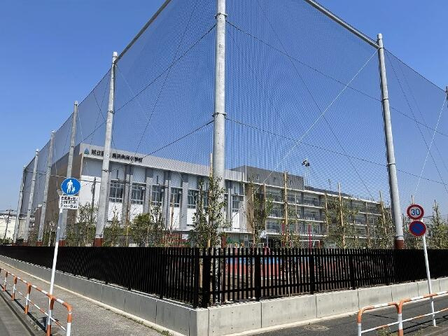 足立区立鹿浜未来小学校まで387m