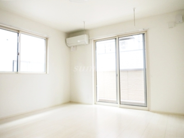 フルール　クレールの居間・リビング|人気の角部屋2面採光です☆