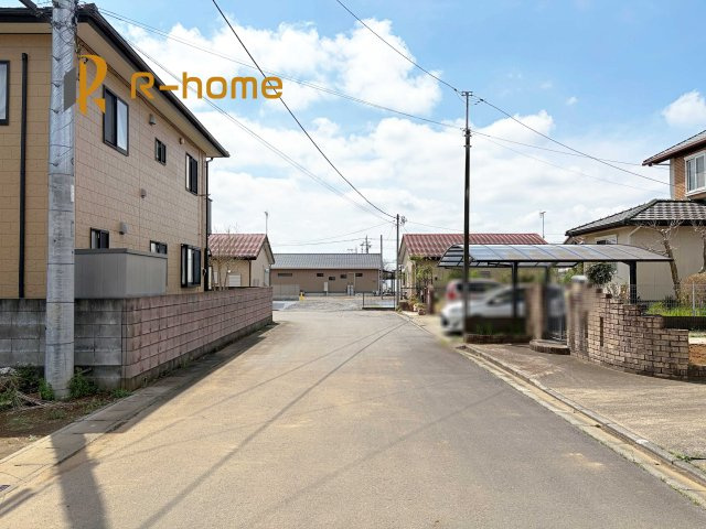 小美玉市羽刈第4　新築戸建て　1号棟の前面道路含む現地写真|周辺環境も併せて案内致します♪
閑静な住宅地で笑顔あふれる新生活！
ぜひ現地へお越しください♪