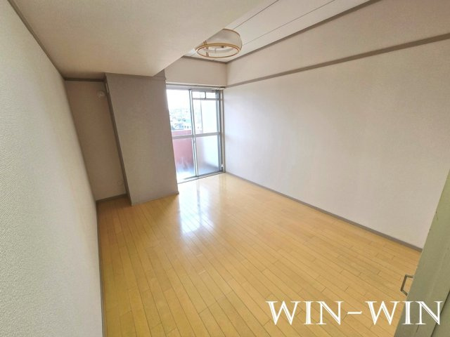 ピアシティ東和東小浜の洋室