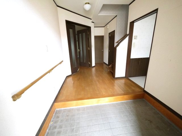 東金市上谷　中古戸建の玄関|内装リフォーム平成29年11月 オール電化  ４SLDK　駐車2台  閑静な分譲地内