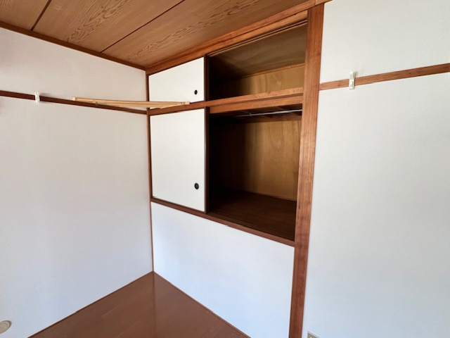 エメラルドマンション三萩野（A-1）の収納