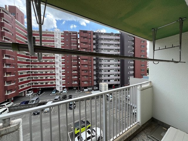 エメラルドマンション三萩野（A-1）のバルコニー