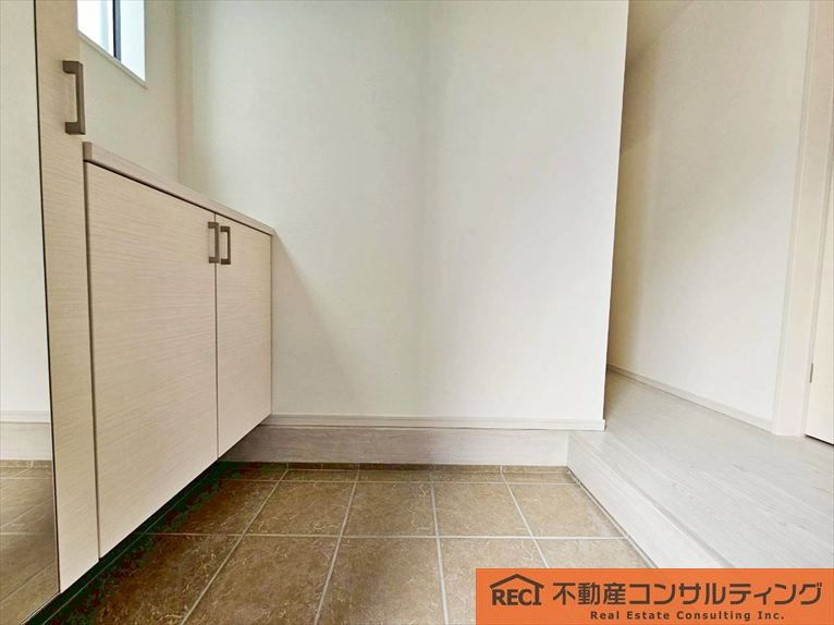 西宮市浜甲子園1丁目　新築戸建　3号棟の玄関