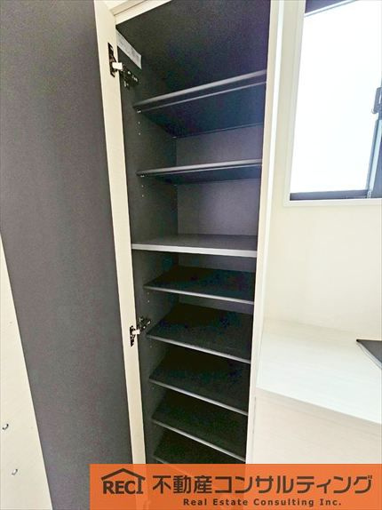 西宮市浜甲子園1丁目　新築戸建　3号棟の収納