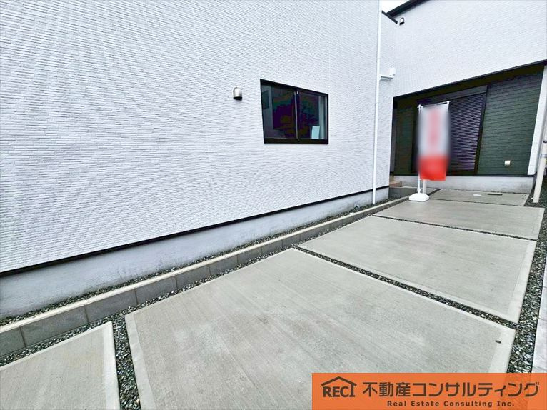 西宮市浜甲子園1丁目　新築戸建　3号棟の駐車場