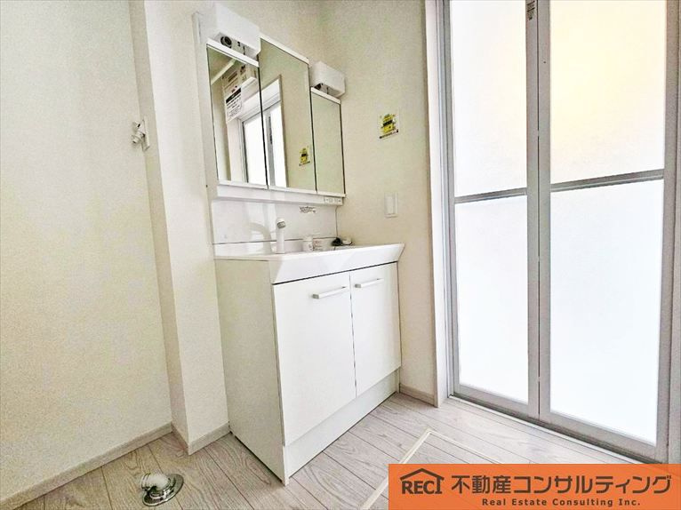 西宮市浜甲子園1丁目　新築戸建　3号棟の独立洗面台