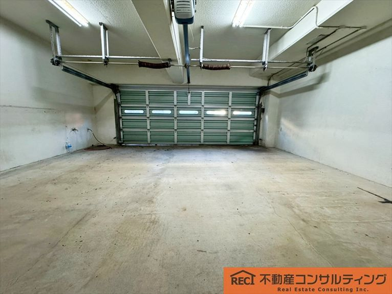 西宮市苦楽園二番町　中古戸建の駐車場