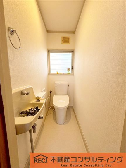 西宮市苦楽園二番町　中古戸建のトイレ