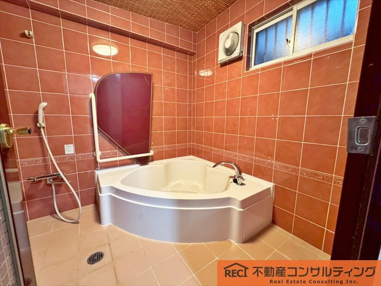 西宮市苦楽園二番町　中古戸建の浴室