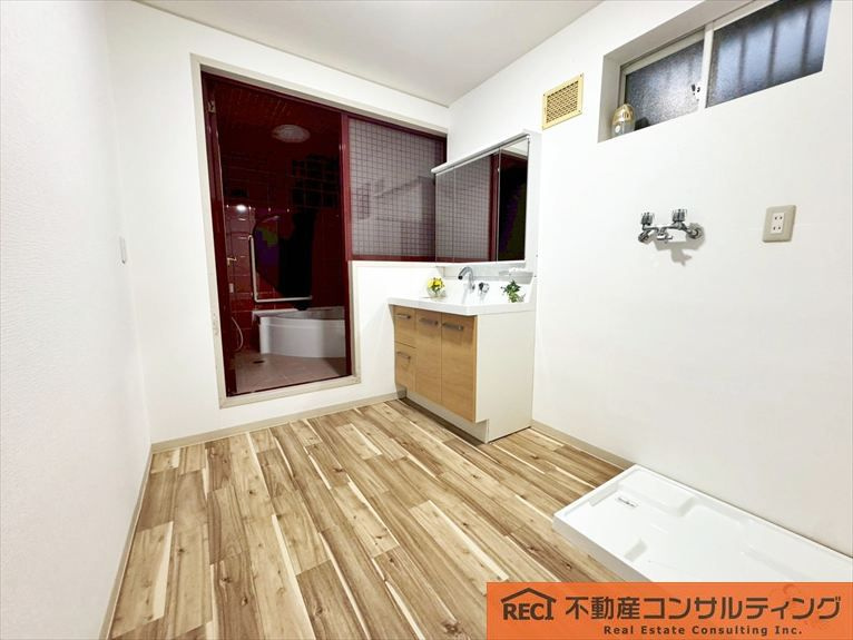 西宮市苦楽園二番町　中古戸建の独立洗面台