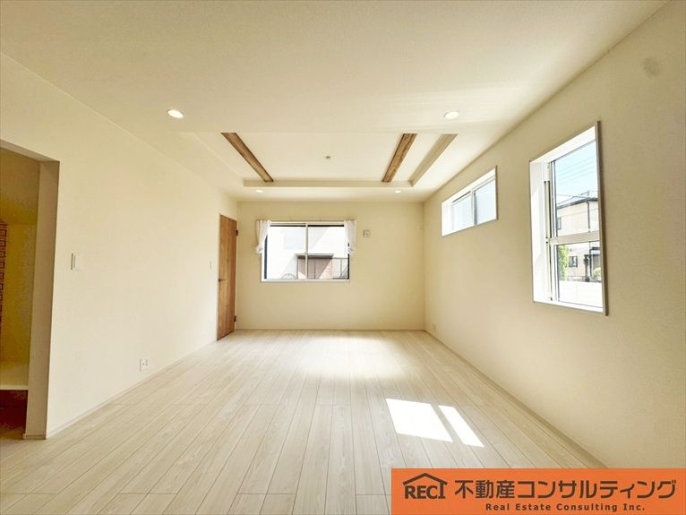 西宮市東鳴尾町2丁目　新築戸建の居間・リビング