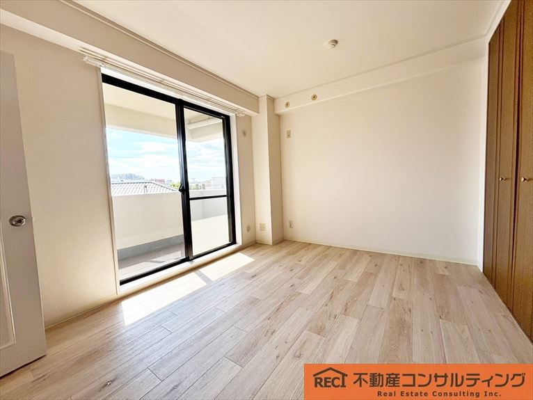 白鷹甲子園マンションの洋室