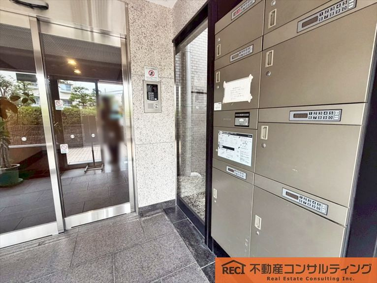 白鷹甲子園マンションのエントランス