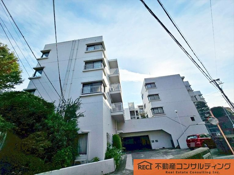 メゾン越木岩A棟の外観