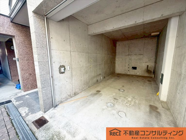 西宮市今津野田町　中古戸建の駐車場