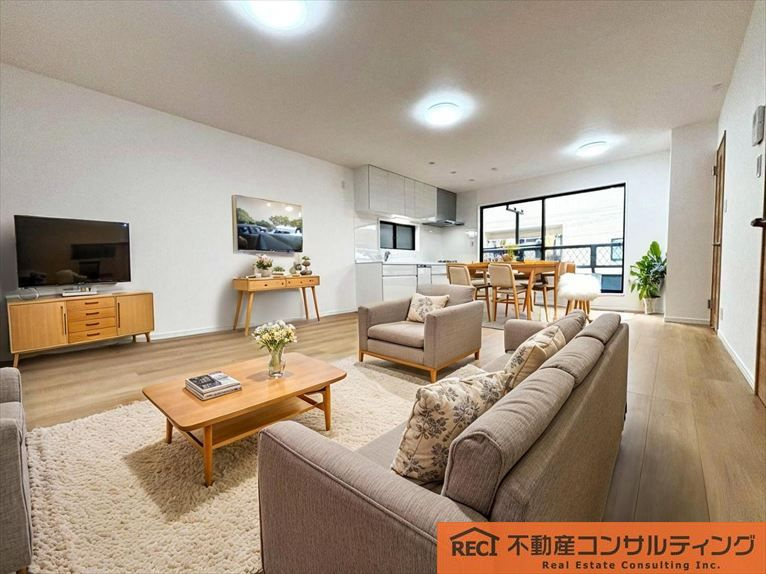 西宮市今津野田町　中古戸建の内装|ゆったり過ごせる20帖の広々LDK