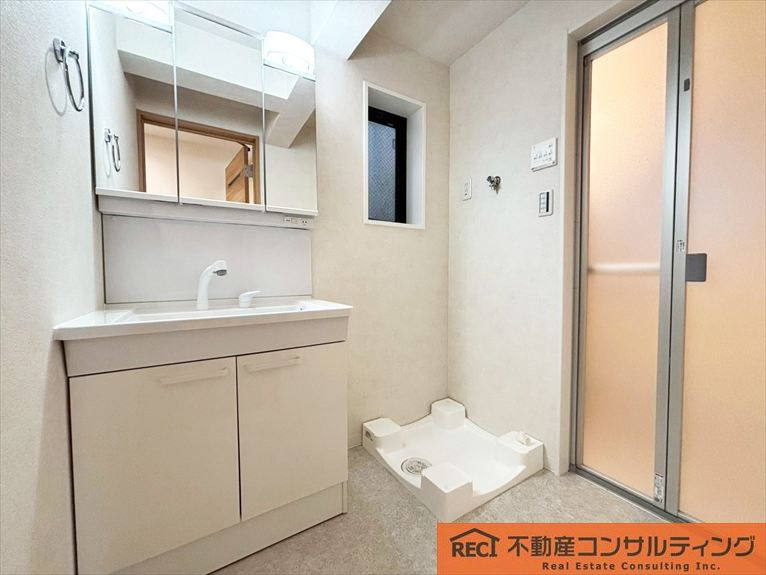 西宮市今津野田町　中古戸建の独立洗面台