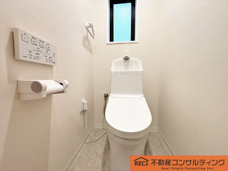 西宮市今津野田町　中古戸建のトイレ