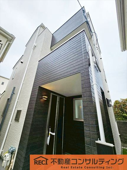 西宮市大社町　新築戸建　B号棟のエントランス
