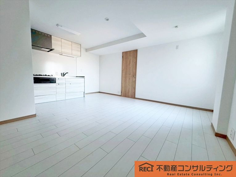 コボリマンション夙川老松台D棟の居間・リビング|阪急苦楽園駅徒歩17分！