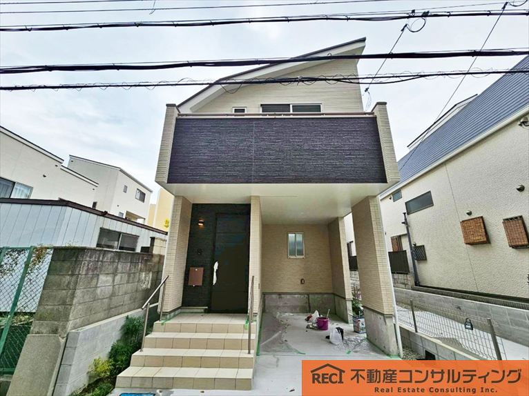 西宮市大社町　新築戸建　A号棟の外観|前面道路は広々7.8ｍ